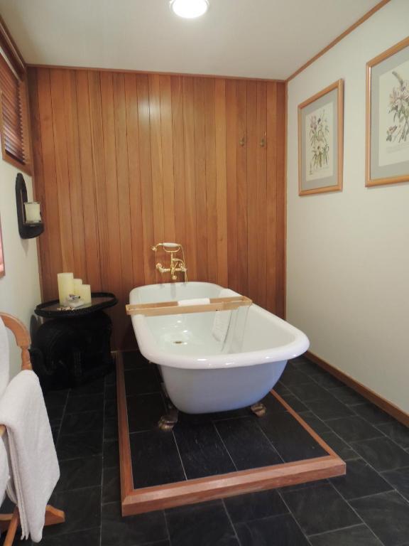 The Turret Boutique Accommodation Κουίνσταουν Δωμάτιο φωτογραφία